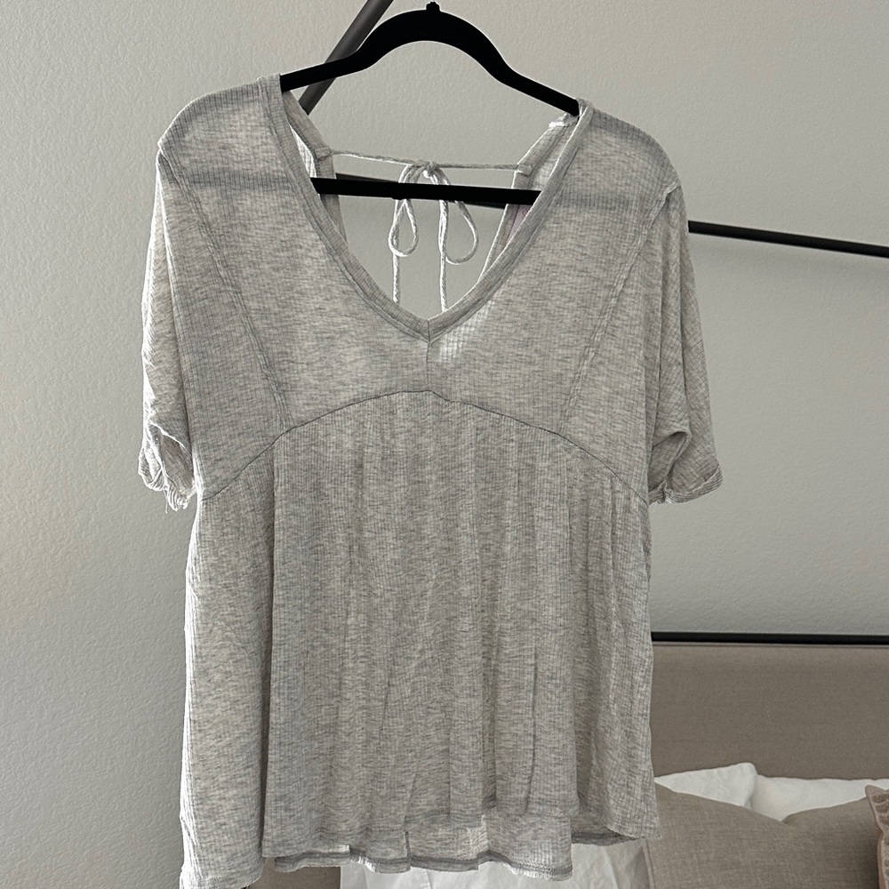 Pink lily Gray V-Neck Women's Top XS